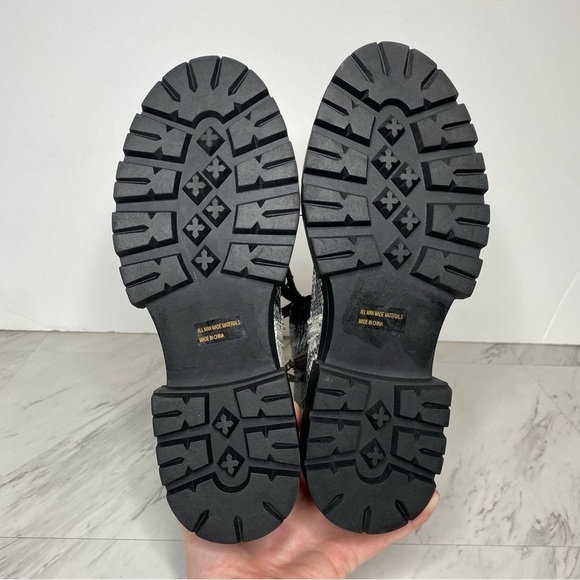 New! DV Dolce Vita Flume Snakeskin Faux Leather Lace Up Bootie 8 1/2 - Picture 13 of 14